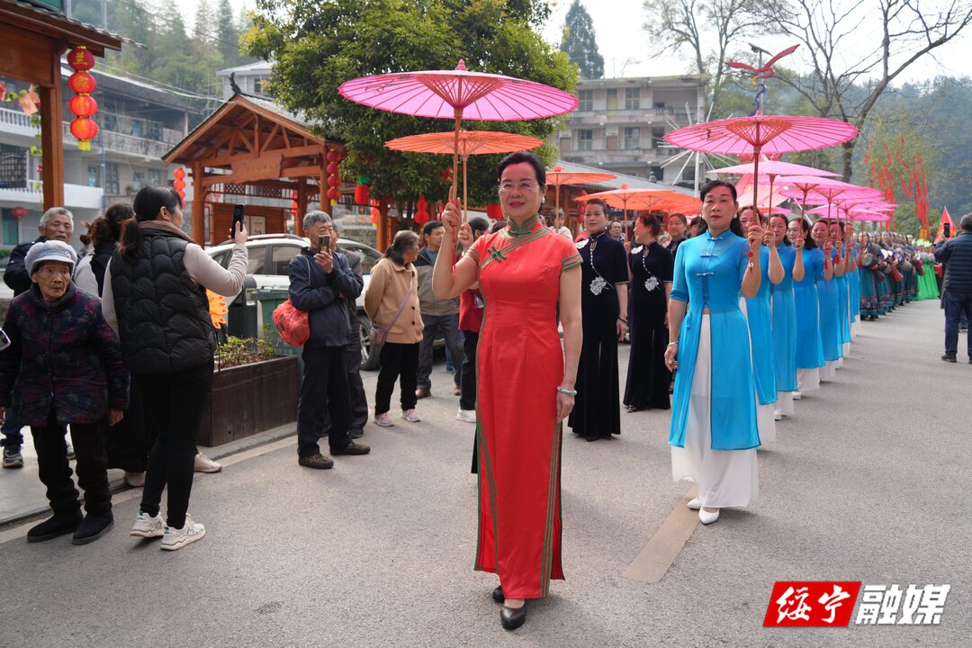 旗袍丽人秀乡村 醉美樱花好风景