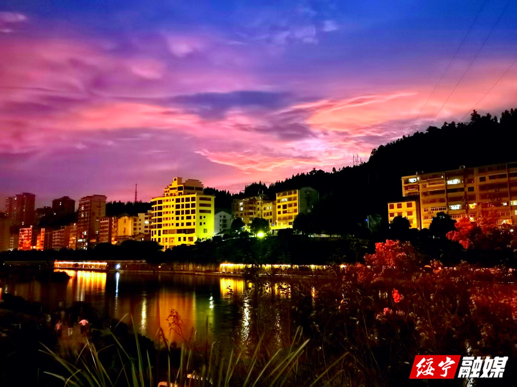 红色夕阳美如画
