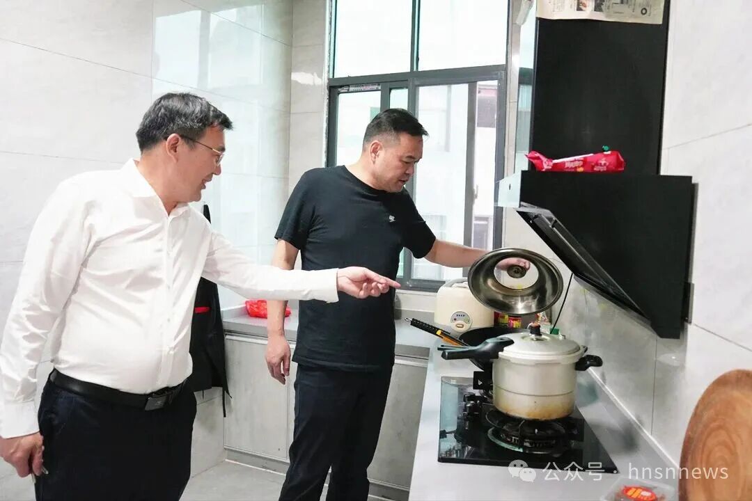 吴军臣调研省派驻村工作队工作