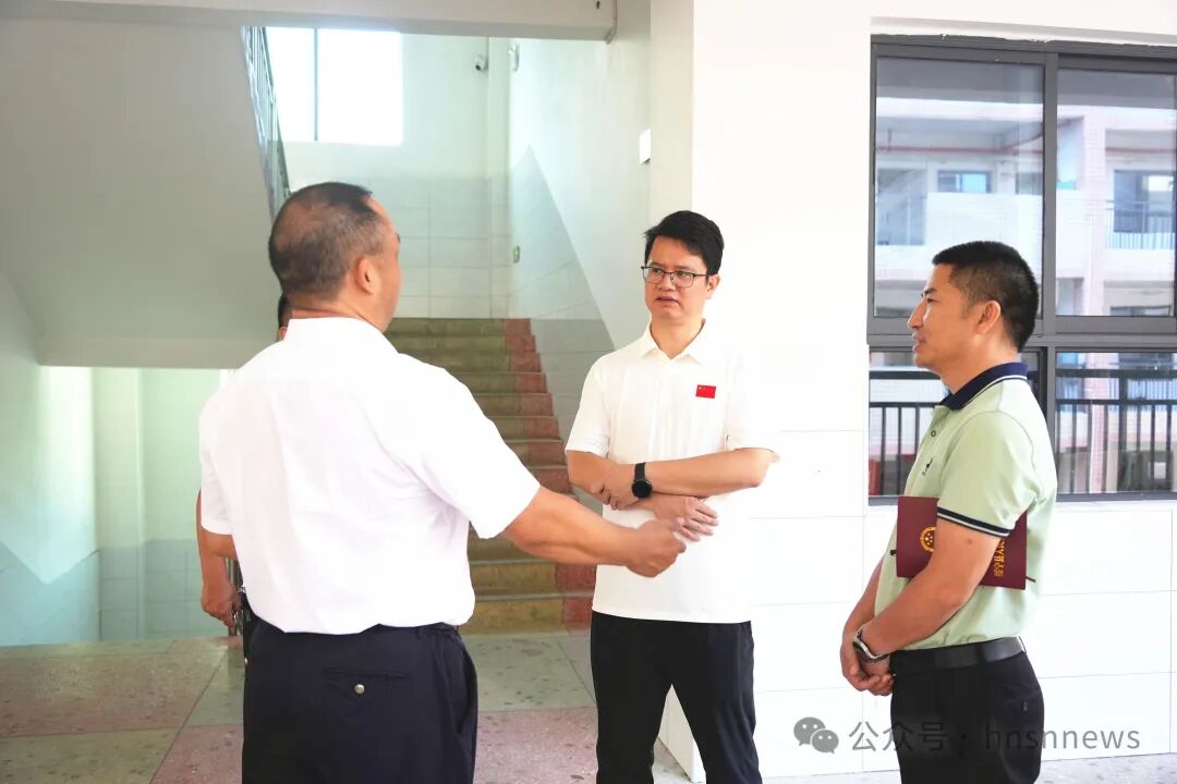 赵俊到绥宁一中调研教育工作