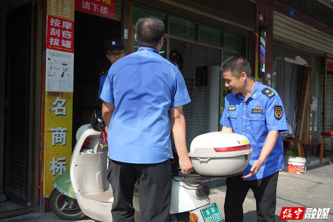 绥宁县：重拳整治城区“一线四点”  城管铁军亮剑市容顽疾