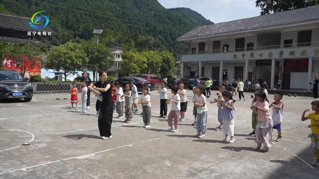 湖南师大体育学子走进佘家村 多彩活动点亮乡村孩童暑期时光