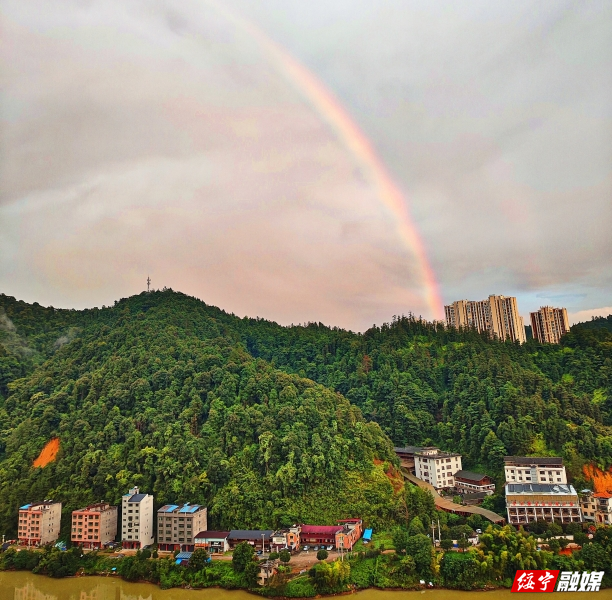绥宁：雨霁双虹映县城 晚霞漫城醉市民