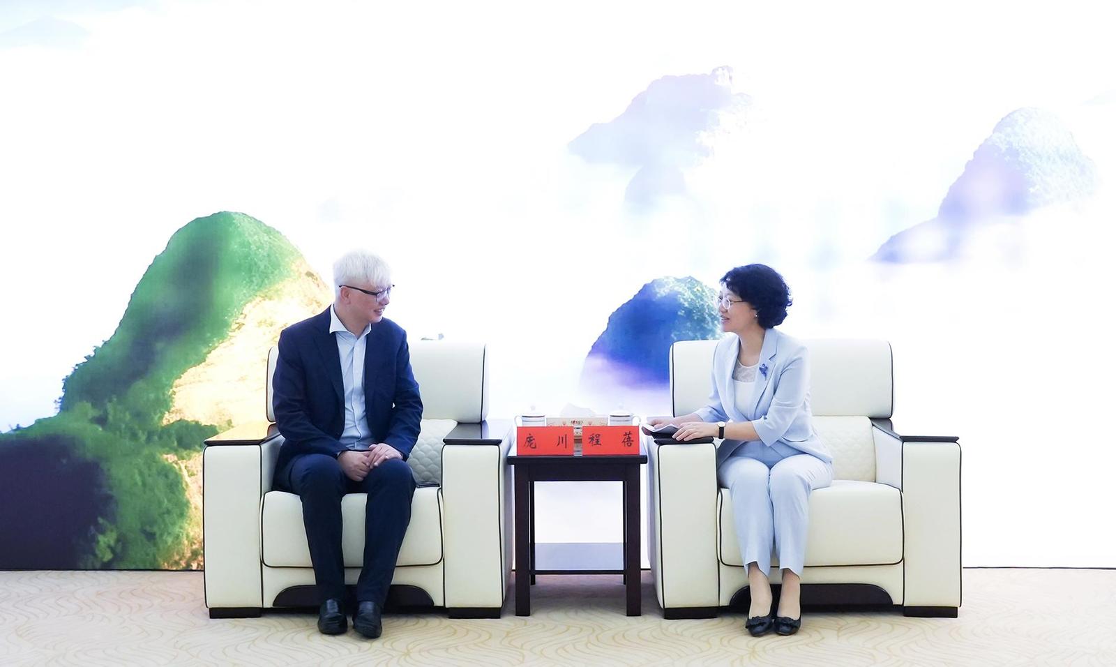 程蓓与澳门高校代表团一行举行工作会谈