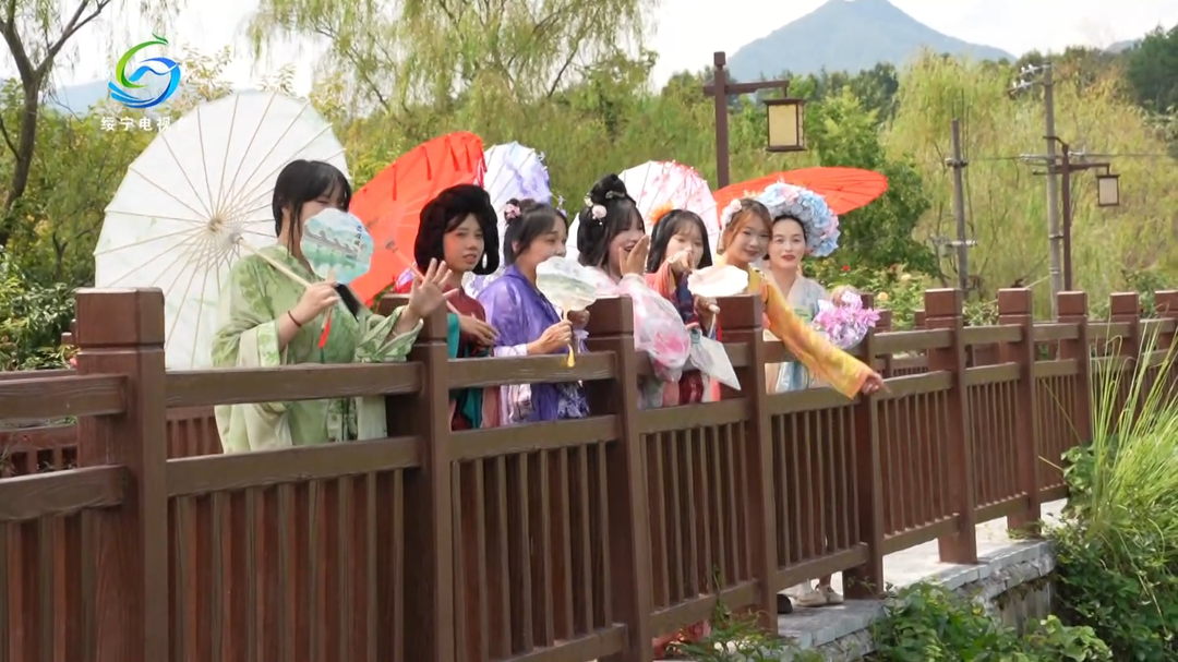 国风汉服邂逅浪漫奇遇！花园阁“花仙子”巡游引爆夏日狂欢