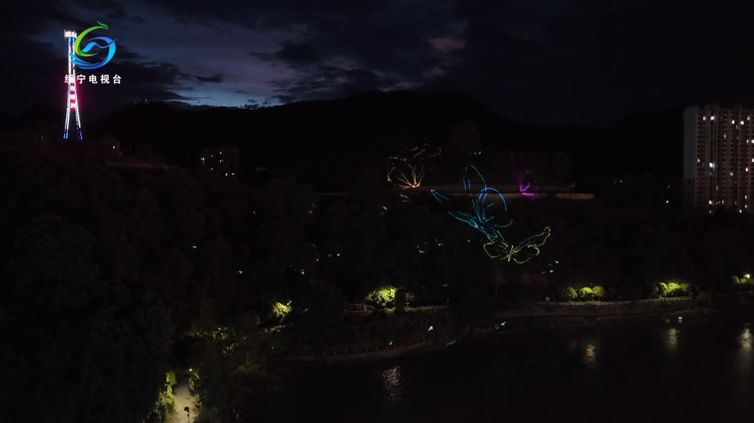 绥宁：巫水河畔上演水上狂欢 激活暑期夜游经济