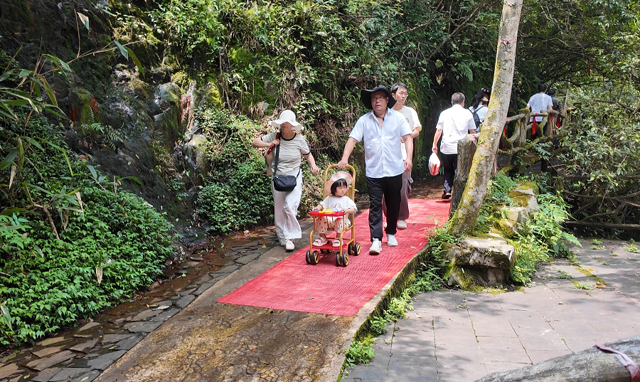 景区开启“免费模式” 激发大众旅游热