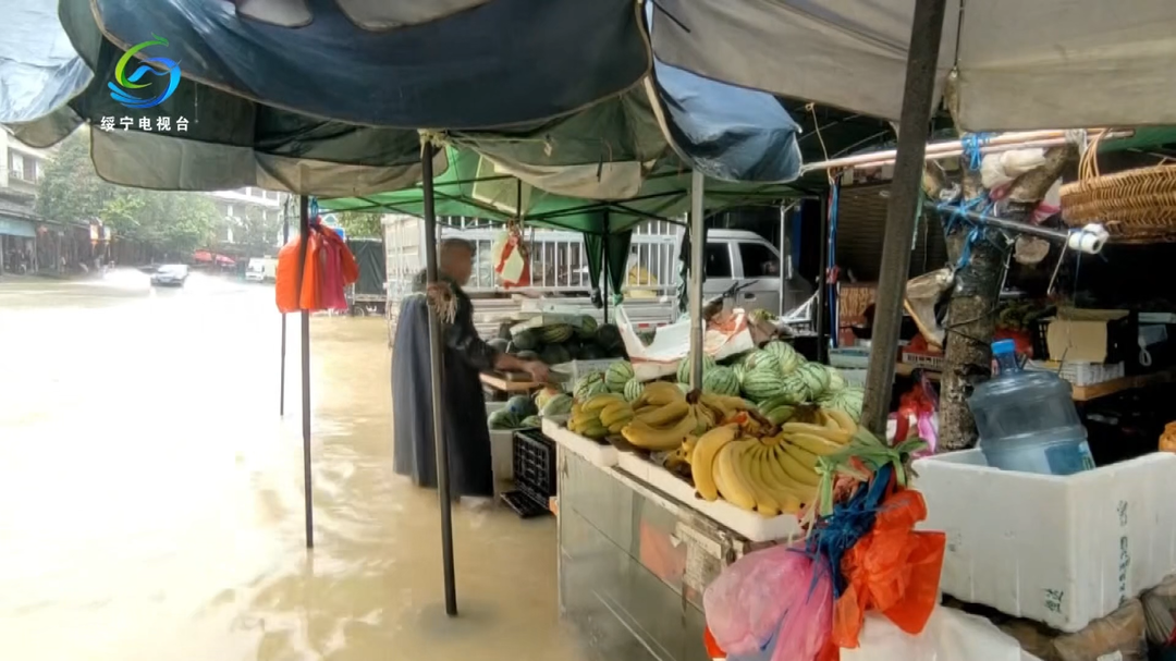 绥宁：台风引发大暴雨局部受灾 干群联动全力抢险救灾