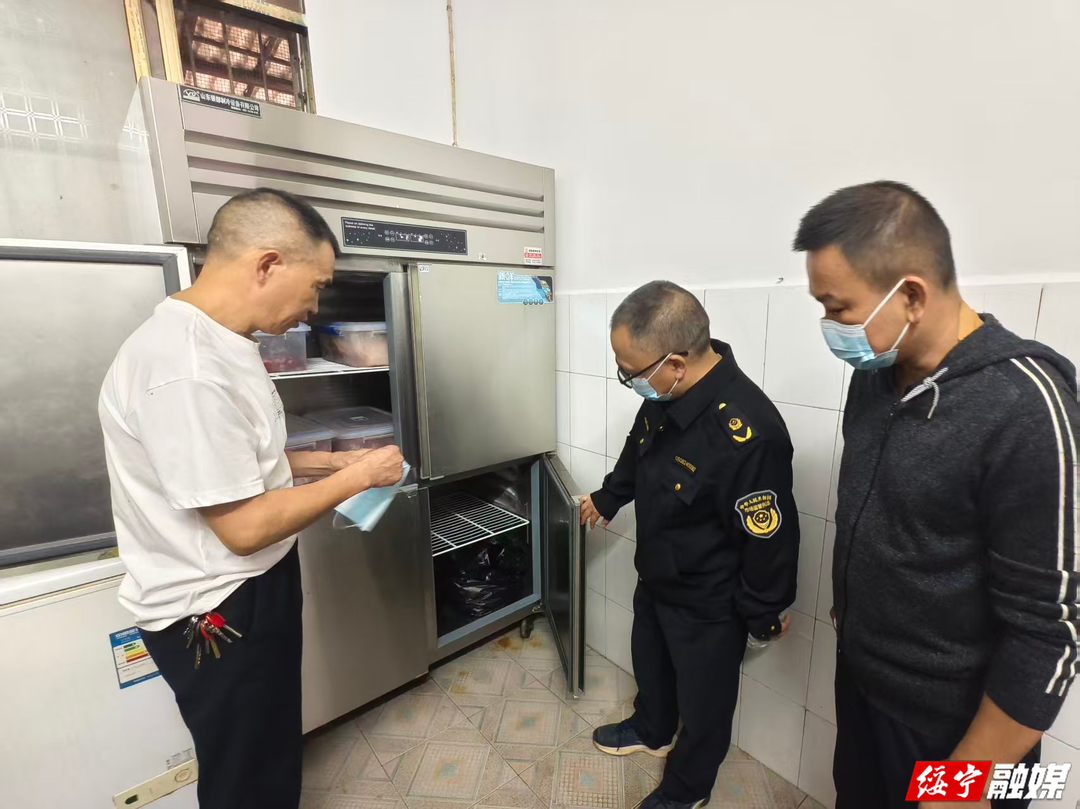 河口乡：秋季校园食品安全检查 护好“开学第一餐”