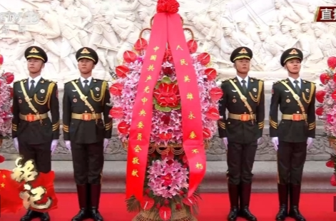 独家视频丨习近平等党和国家领导人向人民英雄敬献花篮