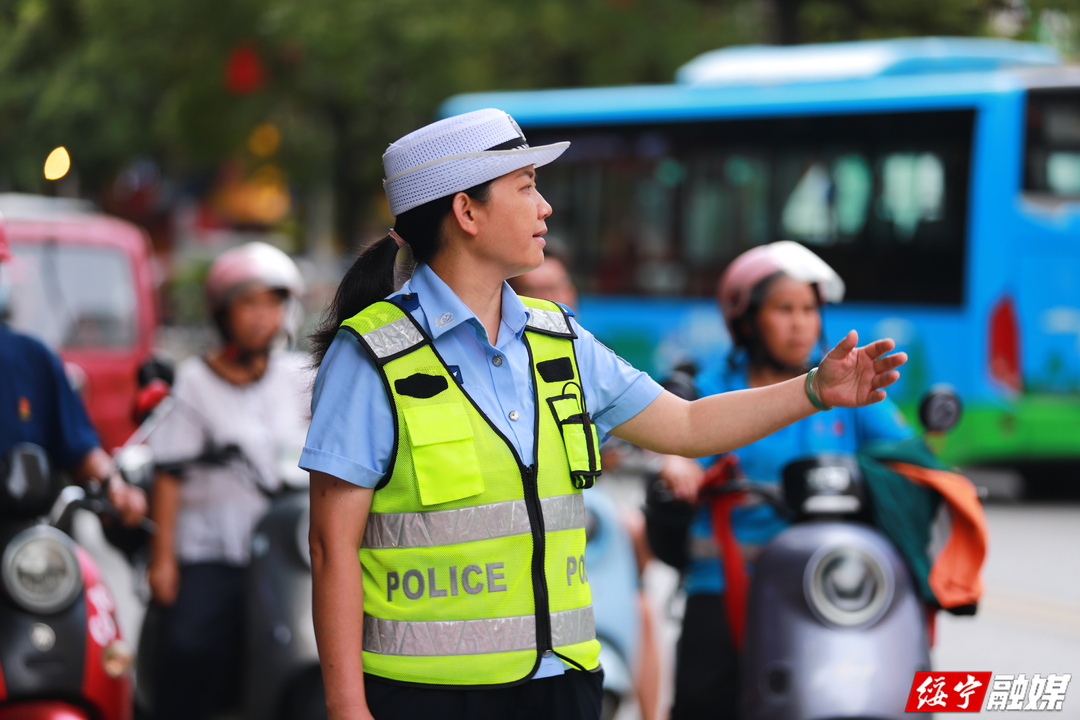 绥宁交警：国庆坚守岗位 守护路畅人安